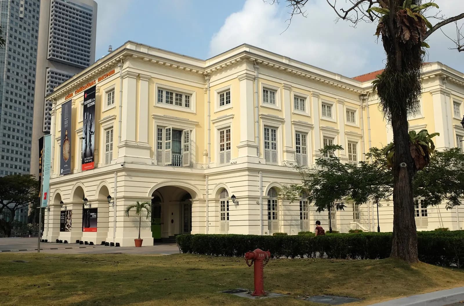 Empress Place Building housing the Asian Civilisations Museum beside the Singapore River.