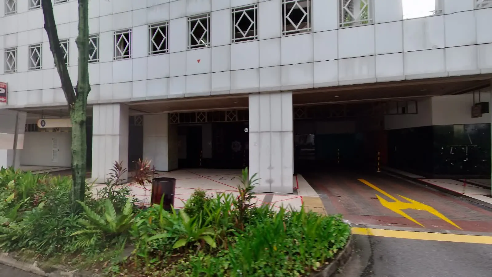 Street-level side of Sunshine Plaza at 91 Bencoolen Street.